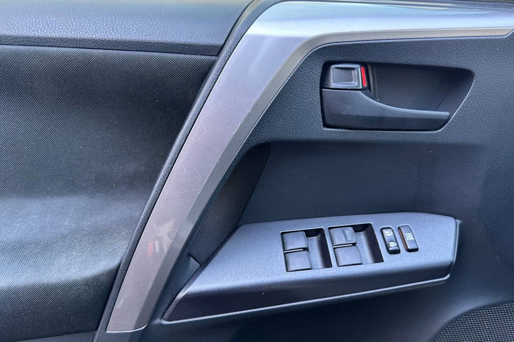 Thumbnail: 2016 Toyota RAV4 - 22