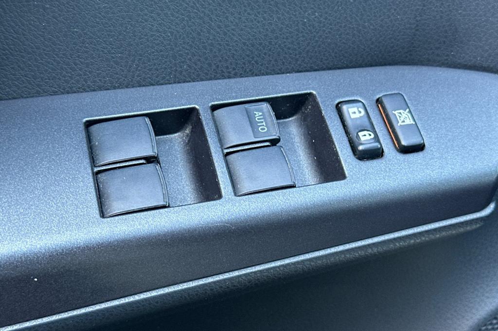 Thumbnail: 2016 Toyota RAV4 - 7
