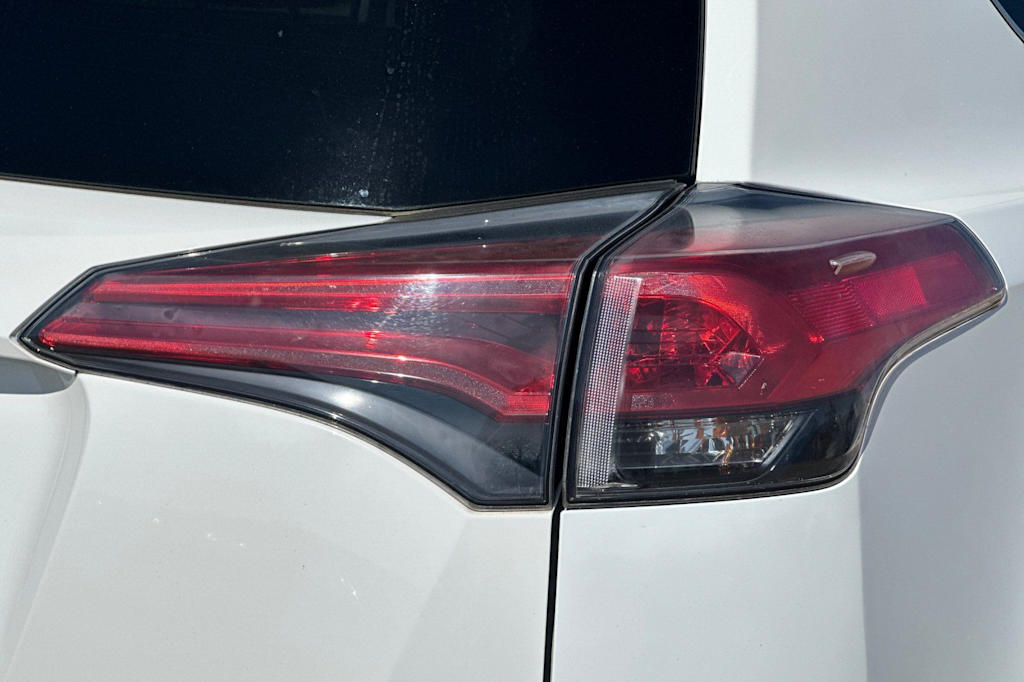 Thumbnail: 2016 Toyota RAV4 - 31
