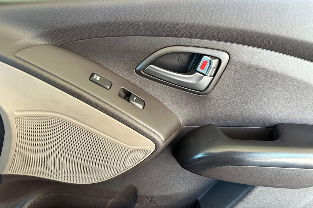 Thumbnail: 2015 Hyundai Tucson - 17