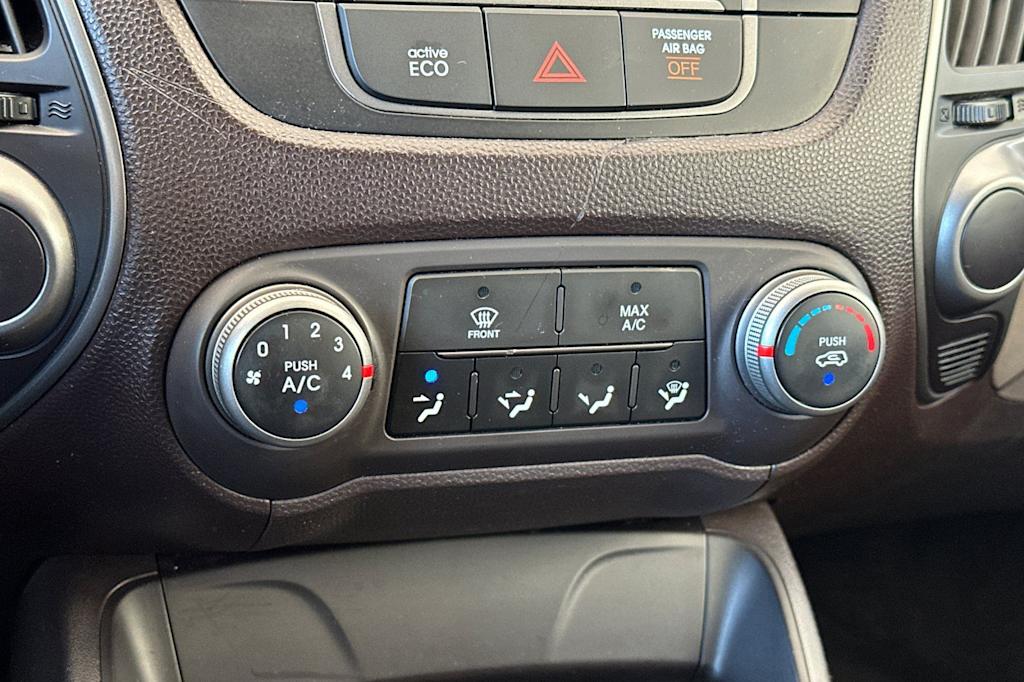 Thumbnail: 2015 Hyundai Tucson - 25