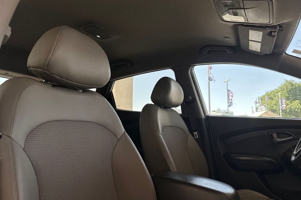 Thumbnail: 2015 Hyundai Tucson - 10