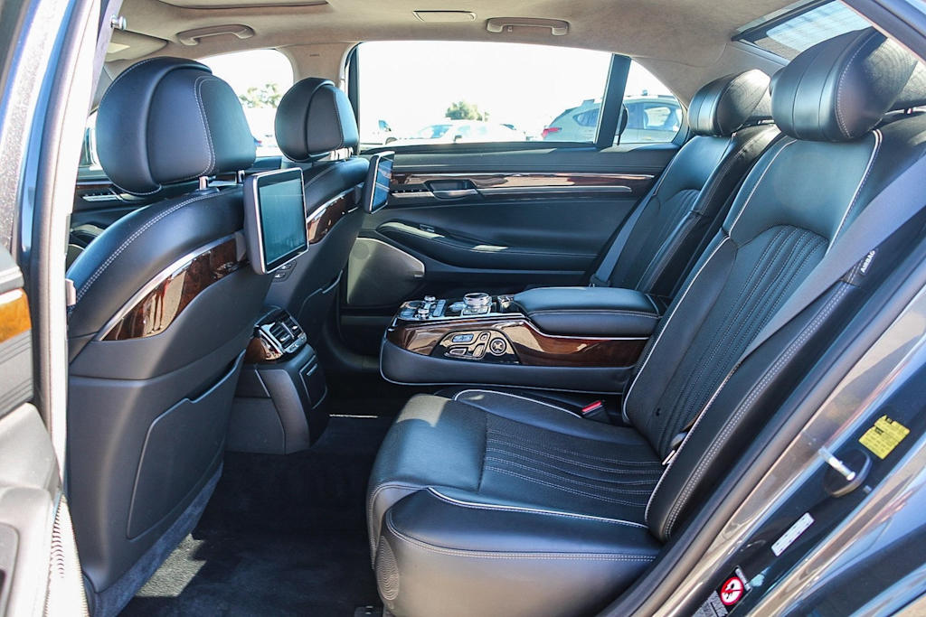 Thumbnail: 2019 Genesis G90 - 11