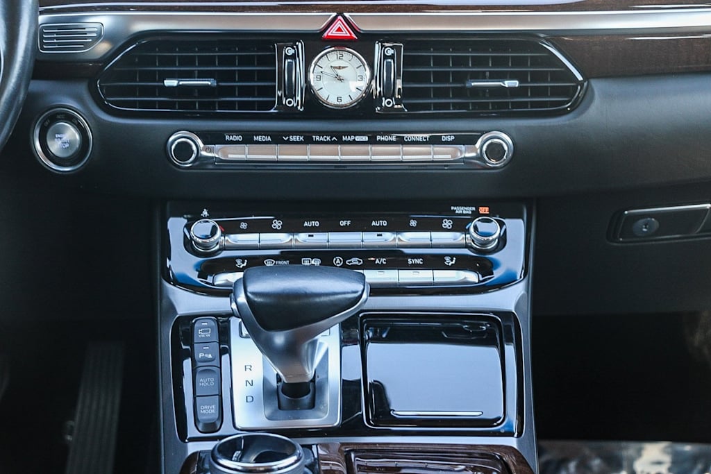 Thumbnail: 2019 Genesis G90 - 14