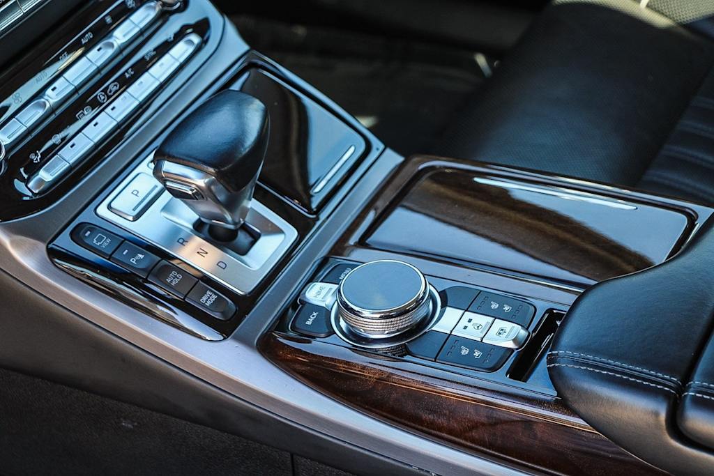 Thumbnail: 2019 Genesis G90 - 28