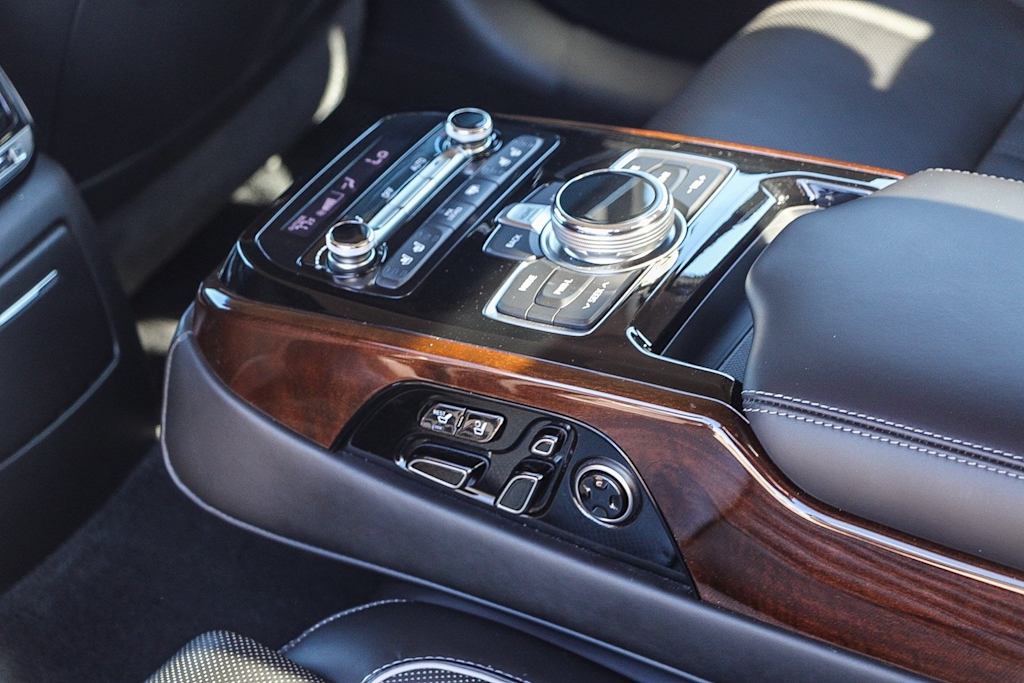 Thumbnail: 2019 Genesis G90 - 23