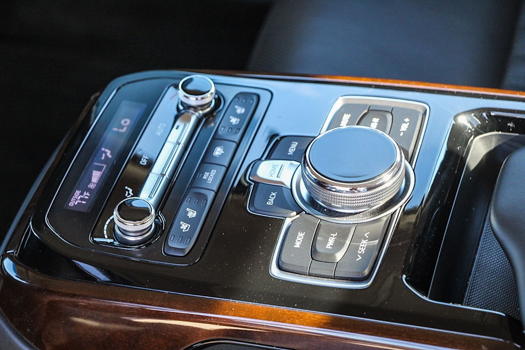 Thumbnail: 2019 Genesis G90 - 25