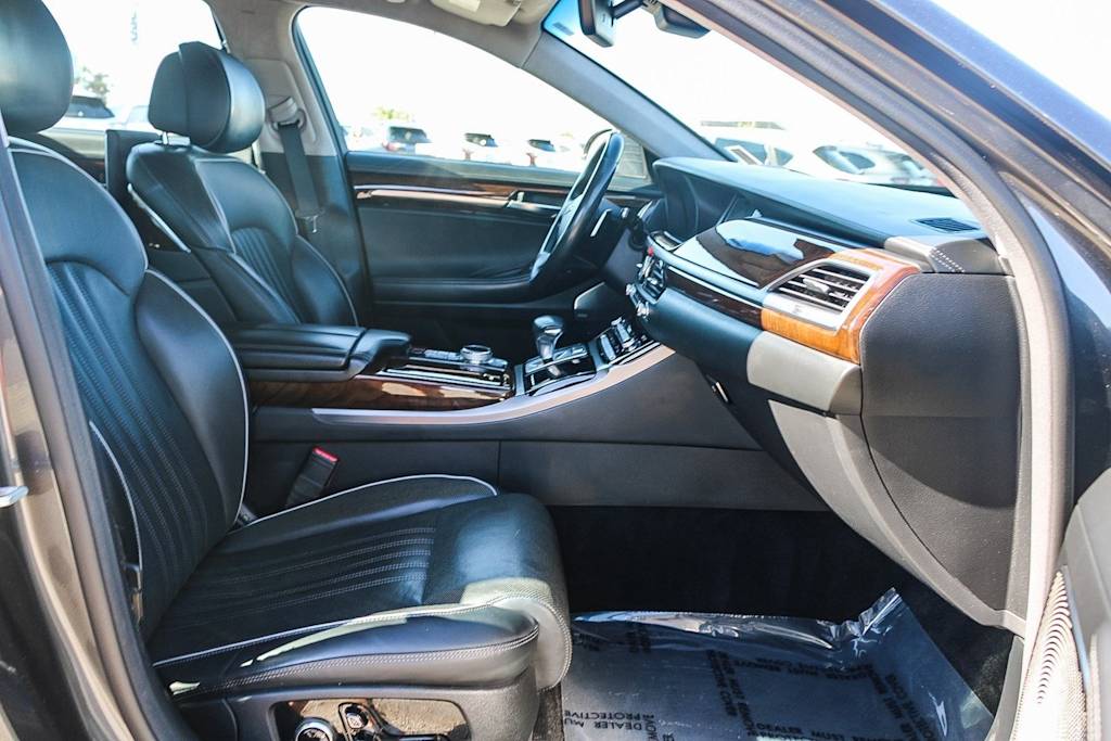 Thumbnail: 2019 Genesis G90 - 9