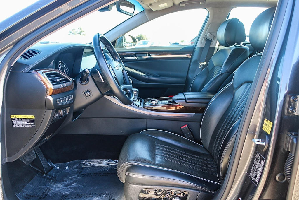 Thumbnail: 2019 Genesis G90 - 10