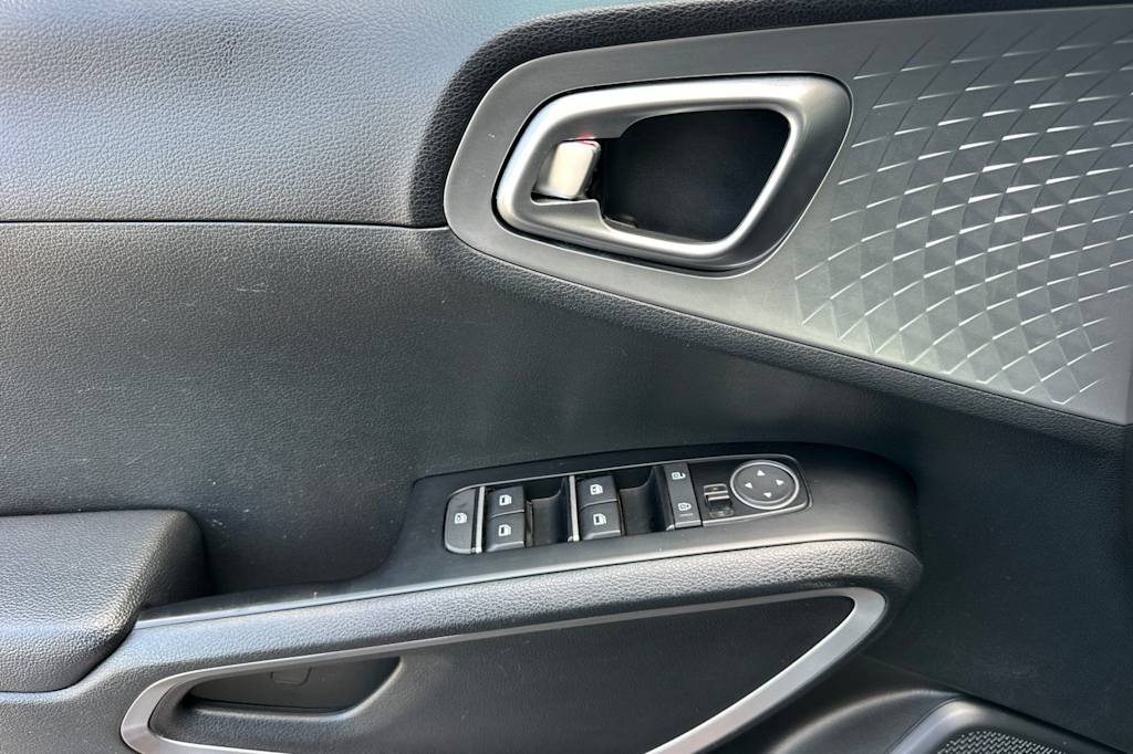 Thumbnail: 2023 Kia Soul - 20