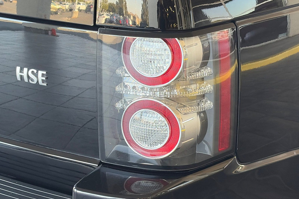 Thumbnail: 2011 Land Rover Range Rover - 32