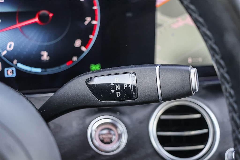 Thumbnail: 2021 Mercedes-Benz E-Class - 10