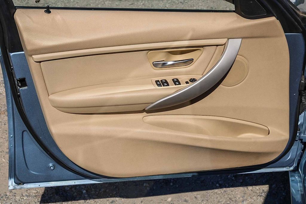 Thumbnail: 2013 BMW 3 Series - 21