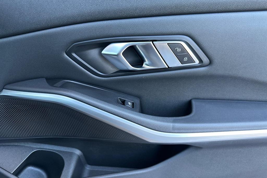 Thumbnail: 2019 BMW 3 Series - 23
