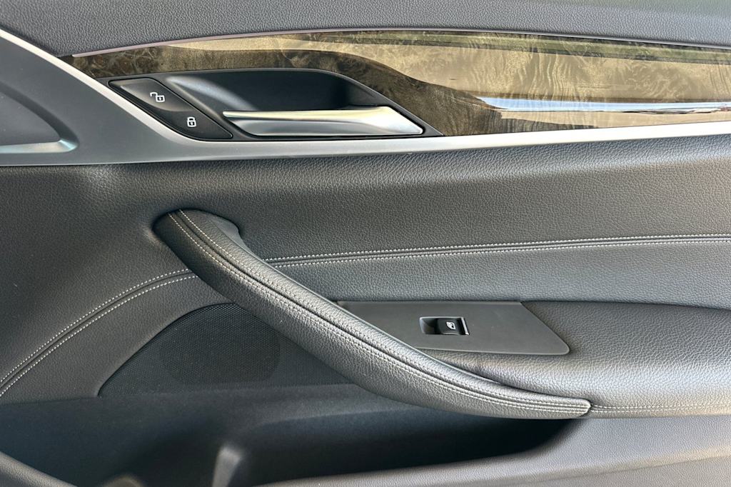 Thumbnail: 2019 BMW 5 Series - 23