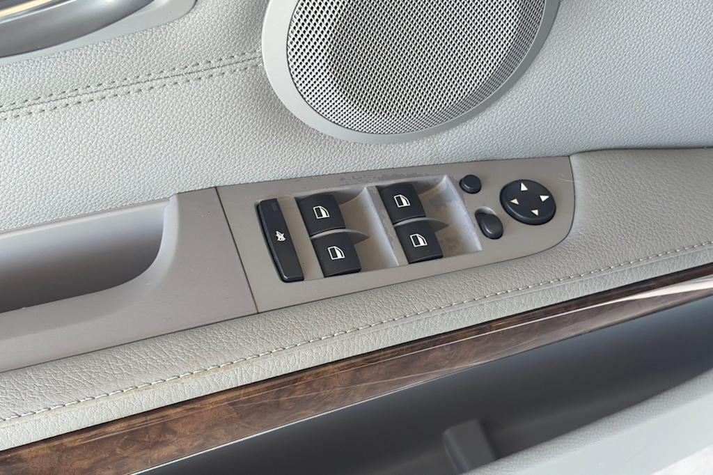 Thumbnail: 2010 BMW 3 Series - 20
