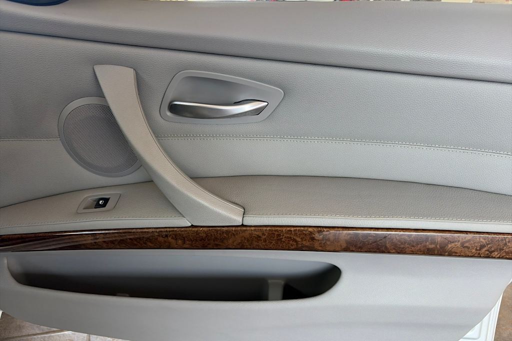 Thumbnail: 2010 BMW 3 Series - 22