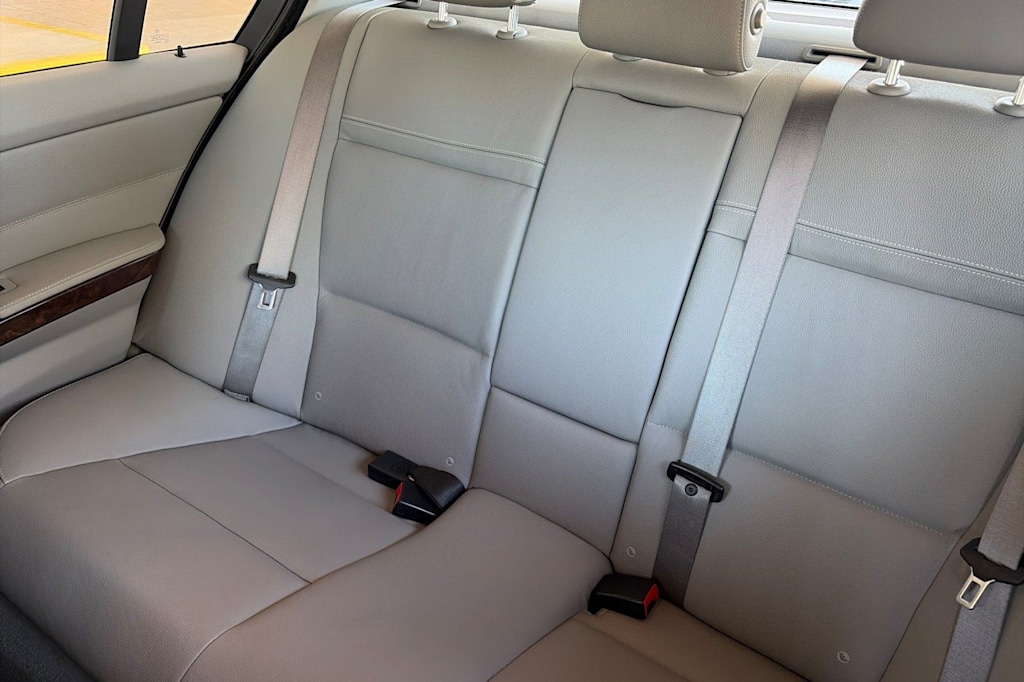 Thumbnail: 2010 BMW 3 Series - 9