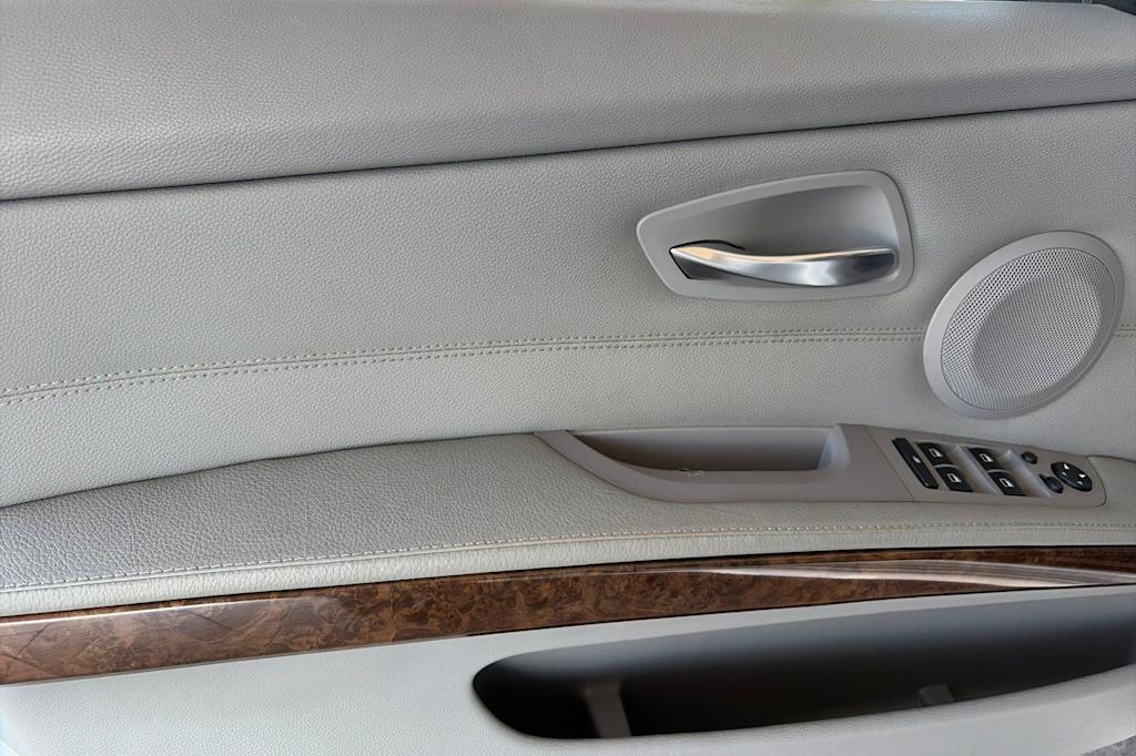 Thumbnail: 2010 BMW 3 Series - 19