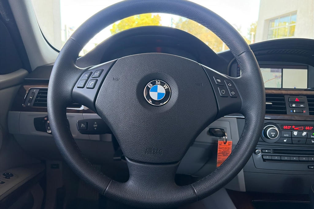 Thumbnail: 2010 BMW 3 Series - 26