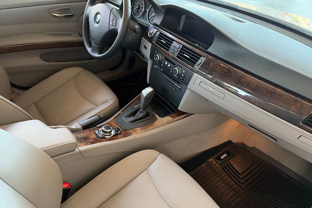Thumbnail: 2010 BMW 3 Series - 11