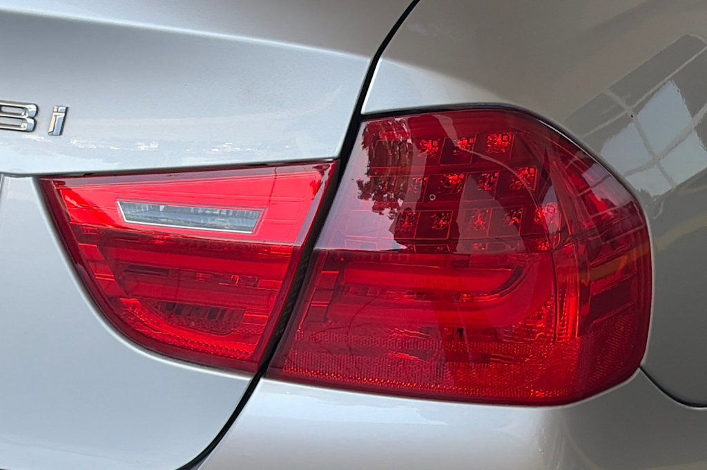 Thumbnail: 2010 BMW 3 Series - 30