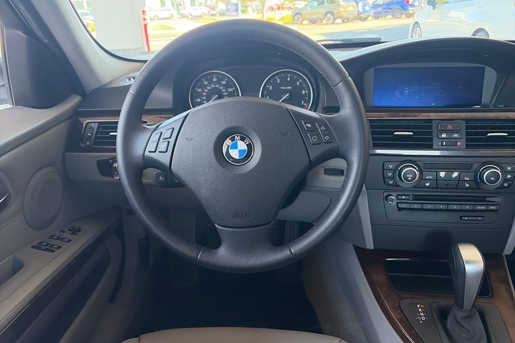 Thumbnail: 2010 BMW 3 Series - 10