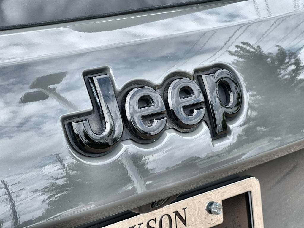 Thumbnail: 2022 Jeep Grand Cherokee - 25