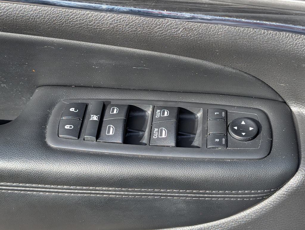 Thumbnail: 2019 Jeep Grand Cherokee - 32