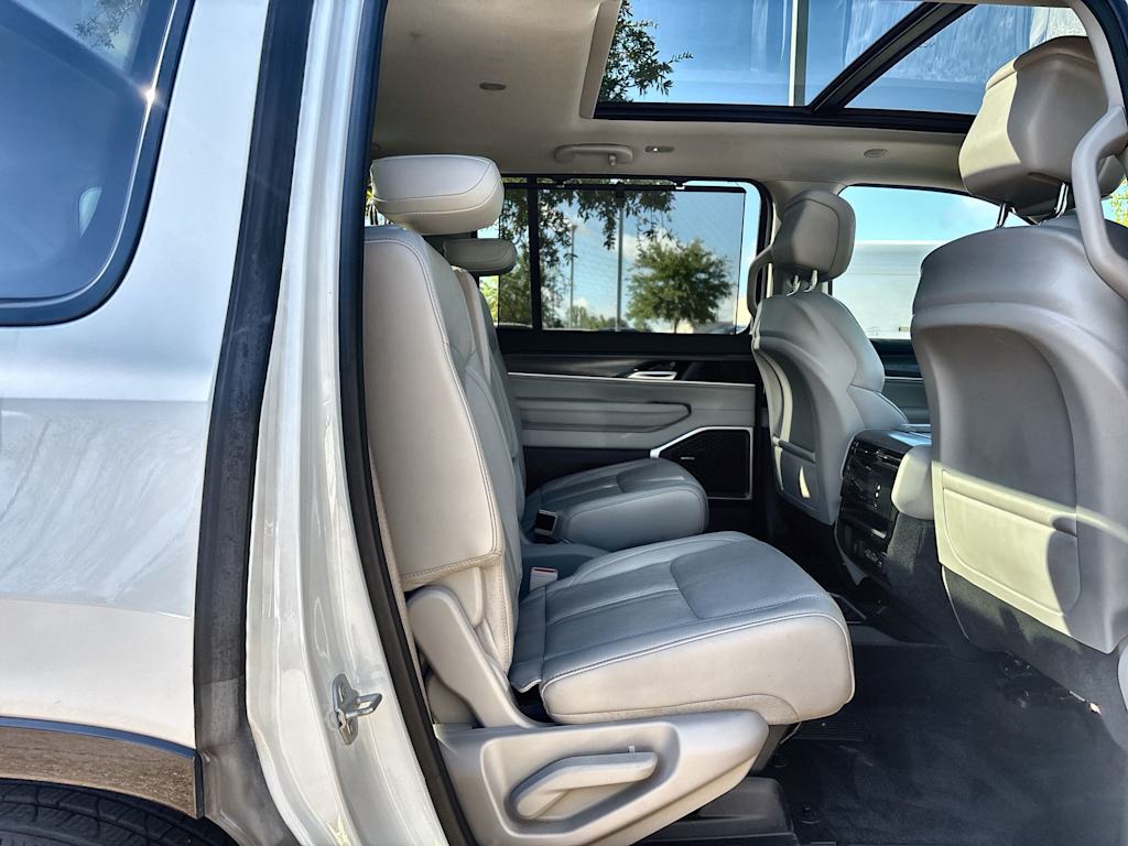 Thumbnail: 2024 Jeep Wagoneer - 23