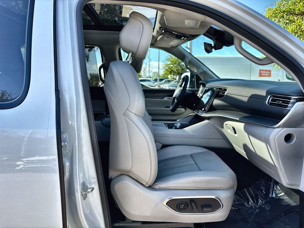 Thumbnail: 2024 Jeep Wagoneer - 18