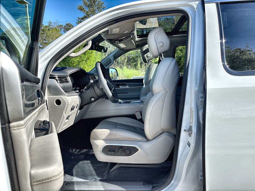 Thumbnail: 2024 Jeep Wagoneer - 11