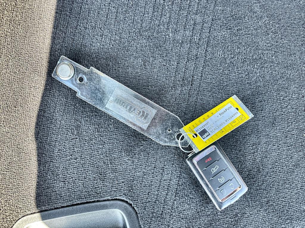 Thumbnail: 2024 Jeep Wagoneer - 16