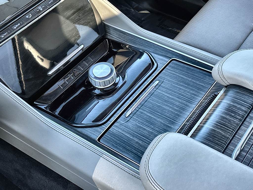 Thumbnail: 2024 Jeep Wagoneer - 24