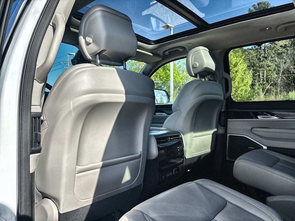 Thumbnail: 2024 Jeep Wagoneer - 22