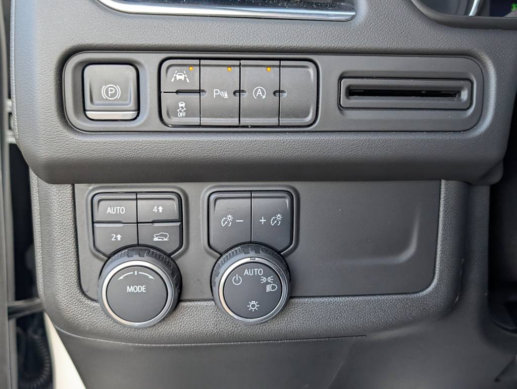 Thumbnail: 2023 Chevrolet Suburban - 24