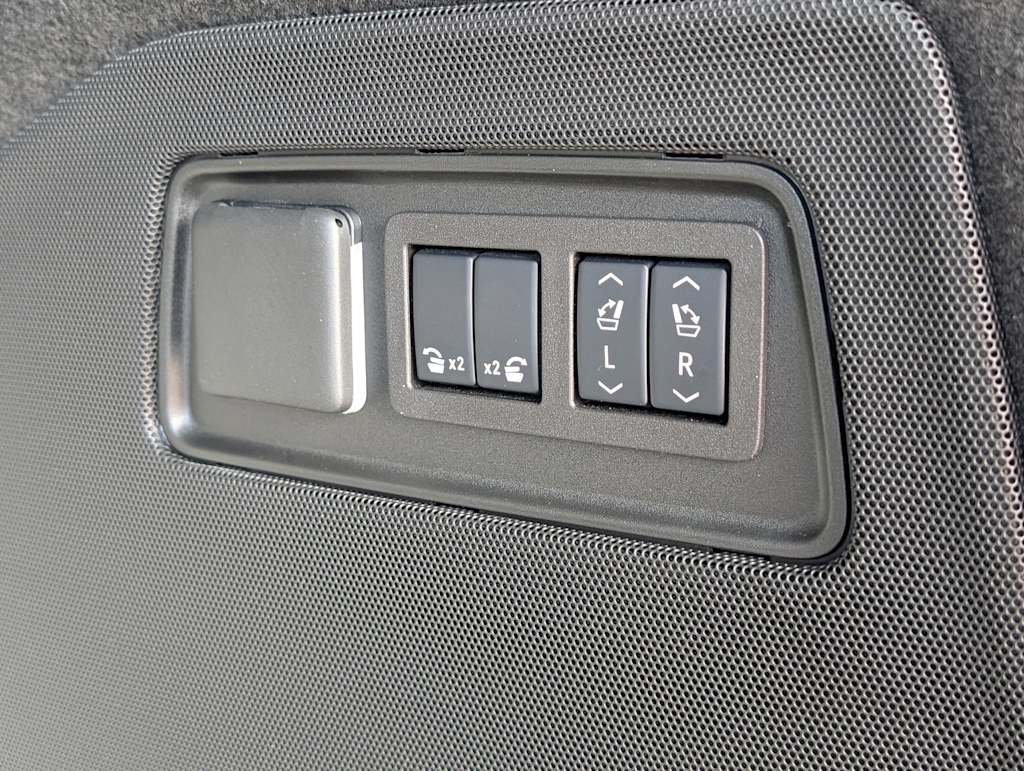 Thumbnail: 2025 Cadillac Escalade - 32