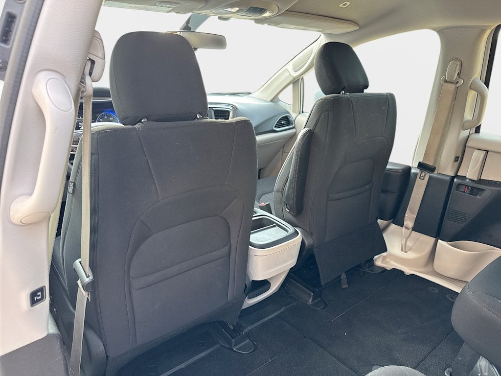 Thumbnail: 2018 Chrysler Pacifica - 25