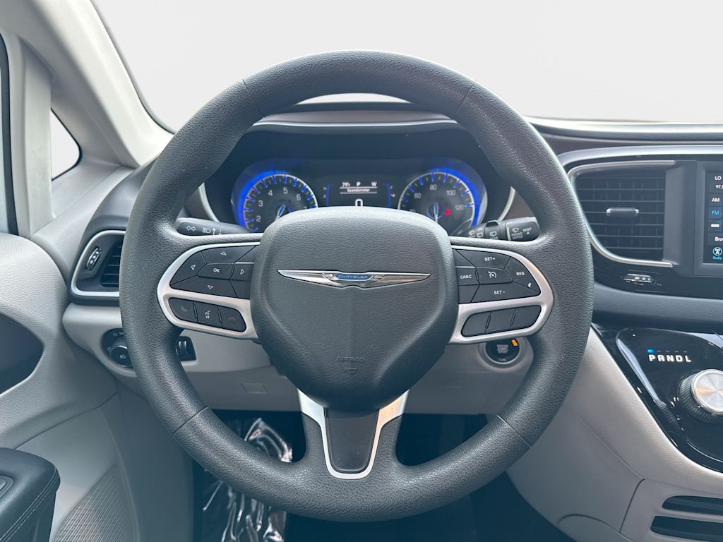 Thumbnail: 2018 Chrysler Pacifica - 10