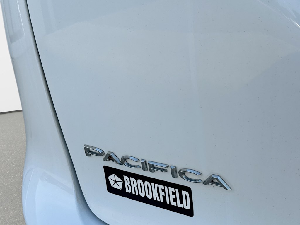 Thumbnail: 2018 Chrysler Pacifica - 7