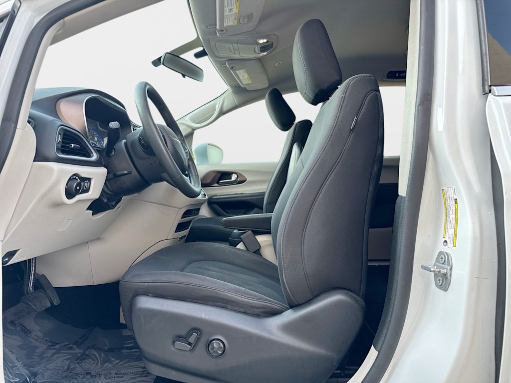 Thumbnail: 2018 Chrysler Pacifica - 11