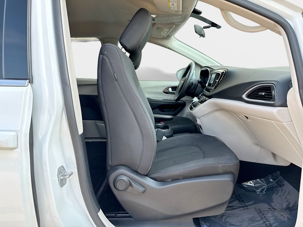 Thumbnail: 2018 Chrysler Pacifica - 23