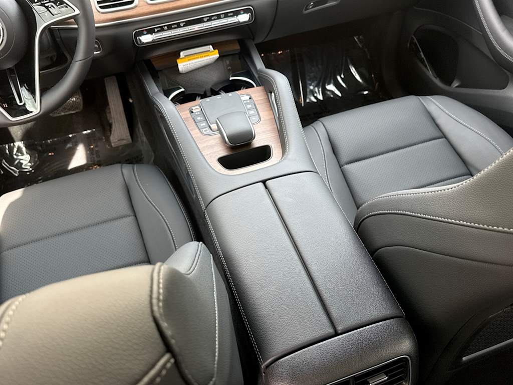 Thumbnail: 2026 Mercedes-Benz GLE - 26