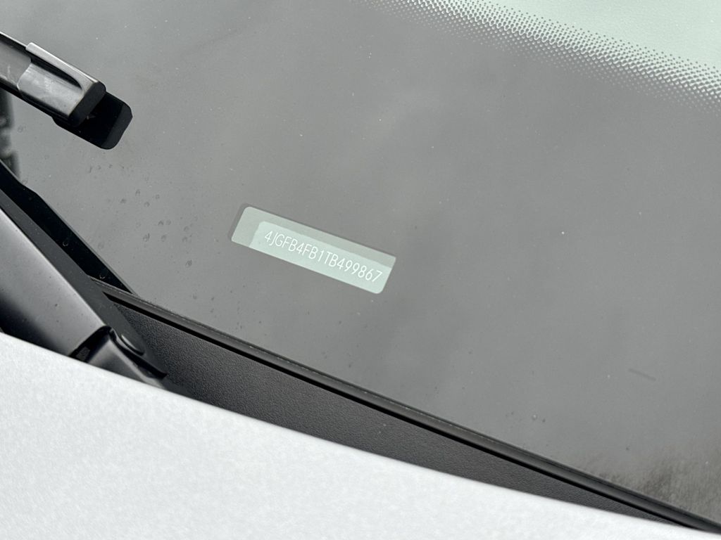 Thumbnail: 2026 Mercedes-Benz GLE - 28