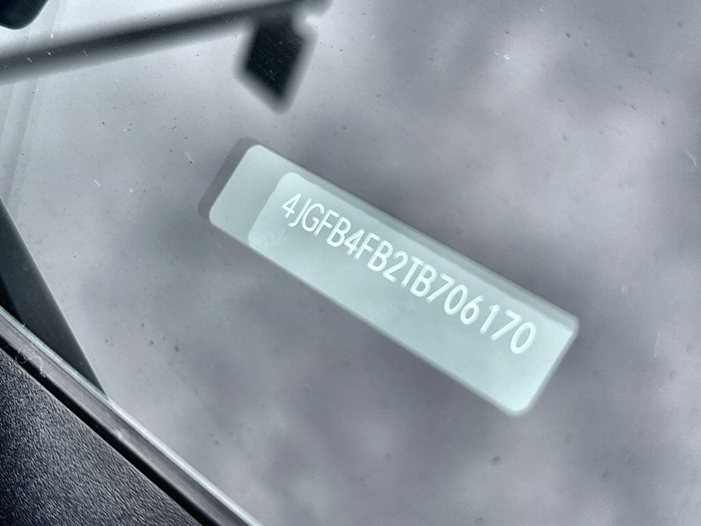 Thumbnail: 2026 Mercedes-Benz GLE - 28