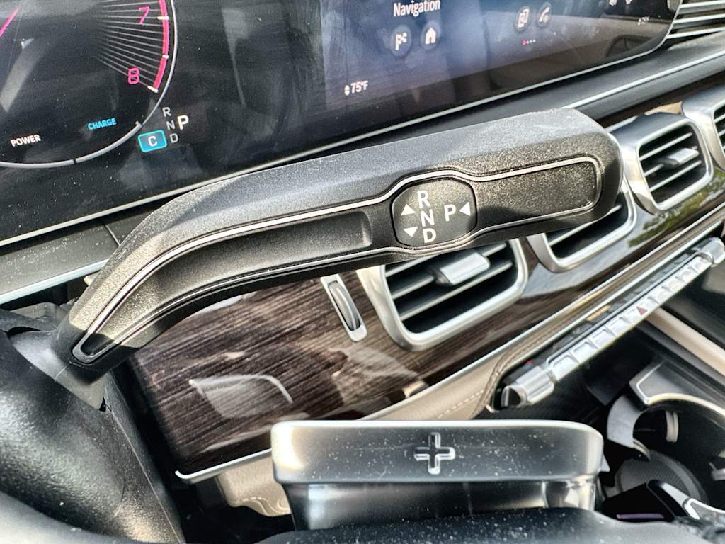 Thumbnail: 2026 Mercedes-Benz GLE - 26