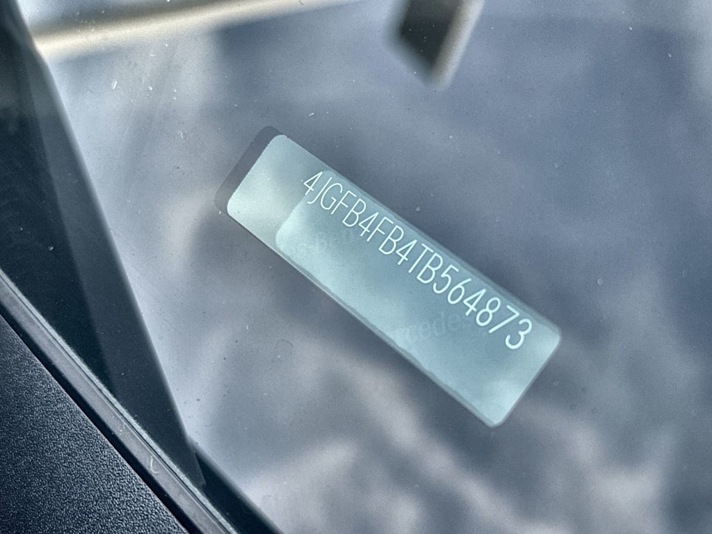 Thumbnail: 2026 Mercedes-Benz GLE - 27