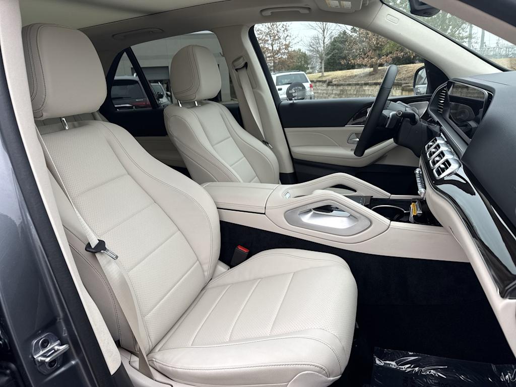 Thumbnail: 2026 Mercedes-Benz GLE - 26