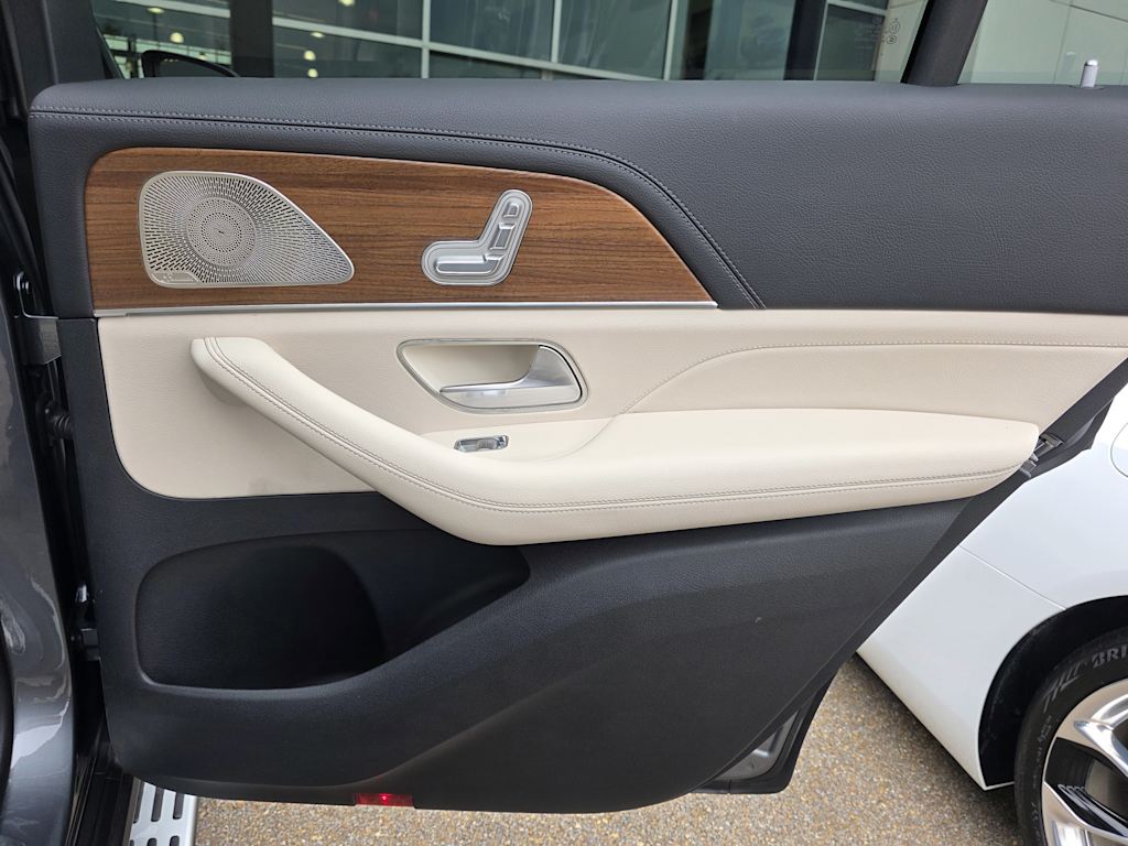 Thumbnail: 2025 Mercedes-Benz GLS - 15