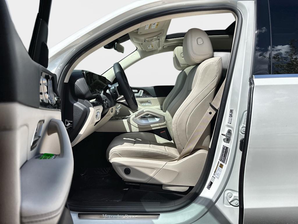 Thumbnail: 2026 Mercedes-Benz GLS - 11